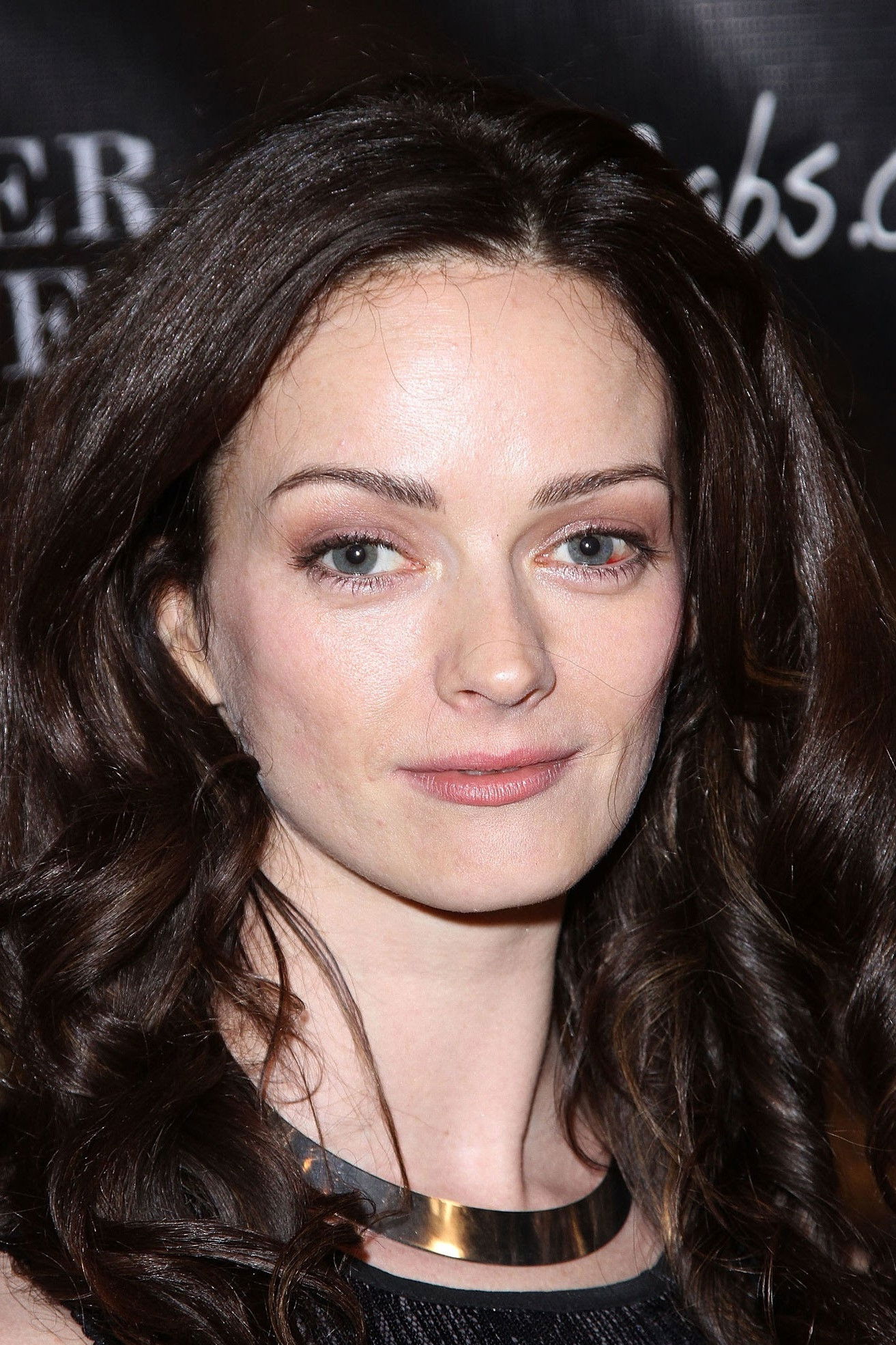 Kler Falkoner backdrop