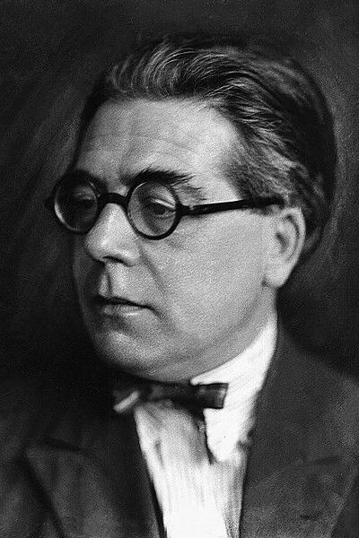 Milan Begović backdrop