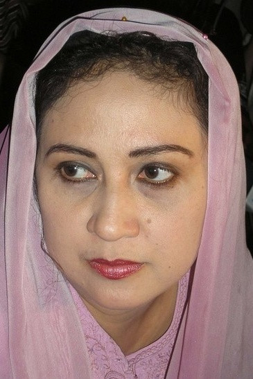 Yessy Gusman backdrop