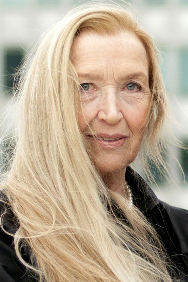 Iva Zupančič backdrop