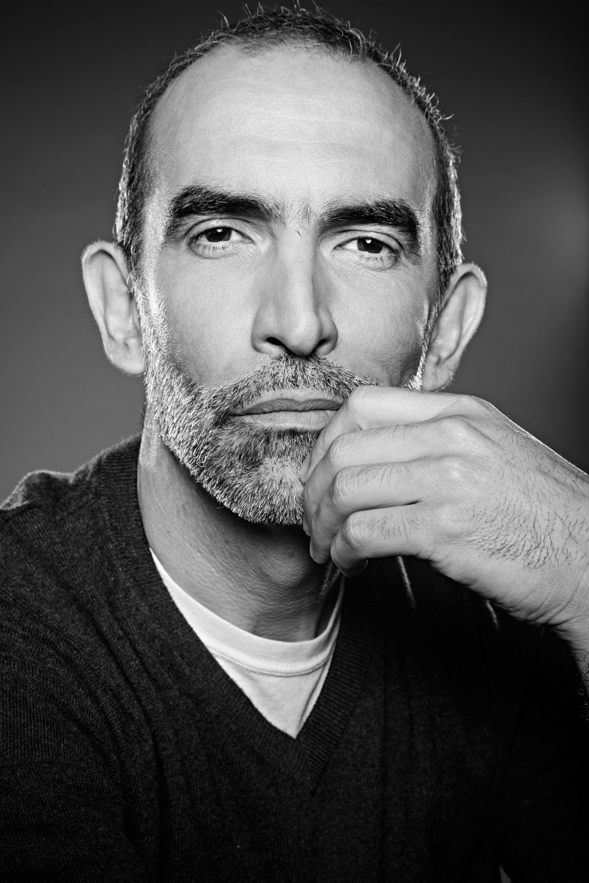 Hernán del Riego backdrop