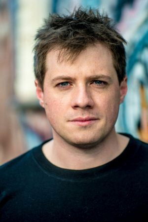 Tosh Grinsled backdrop