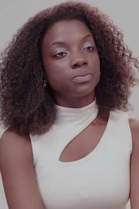 Nathália Klein backdrop