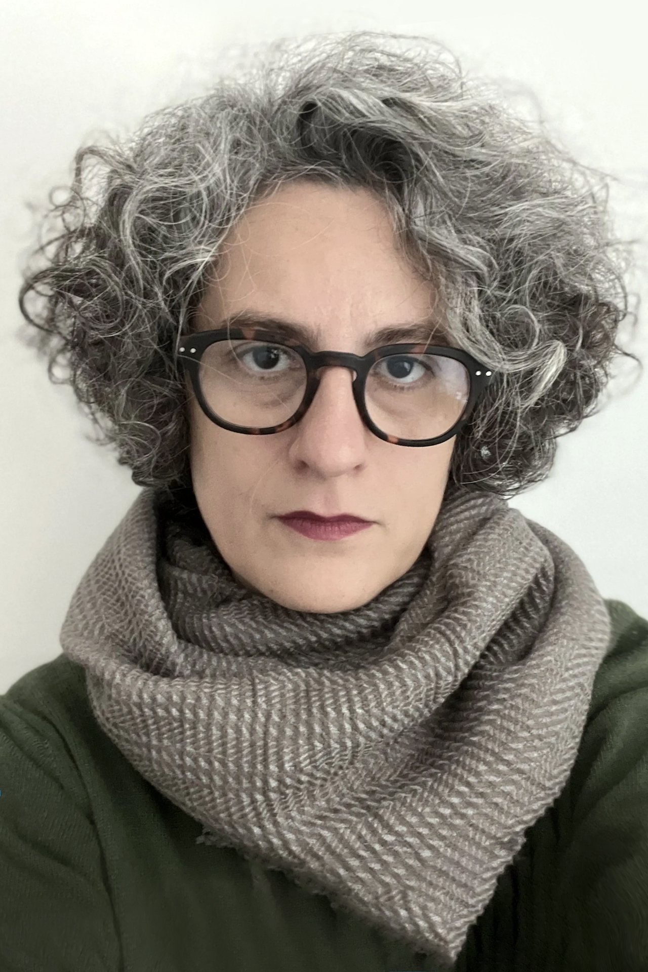 Farahnaz Sharifi backdrop