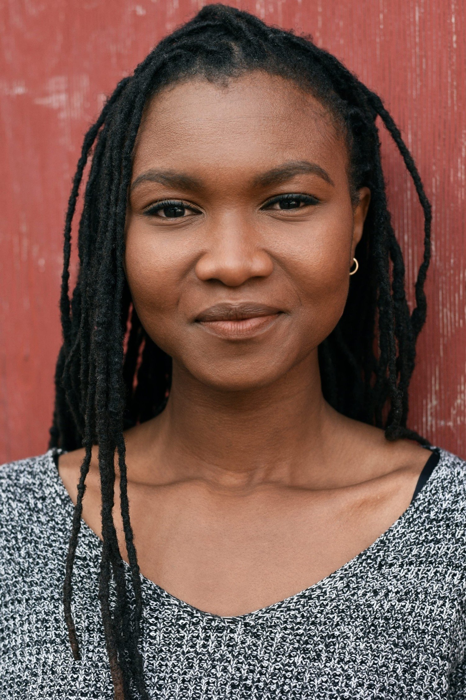 Victoire Laly backdrop