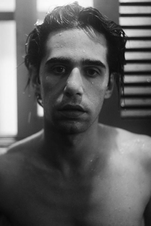 Thiago Pethit backdrop