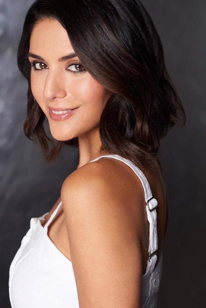 Niousha Noor backdrop