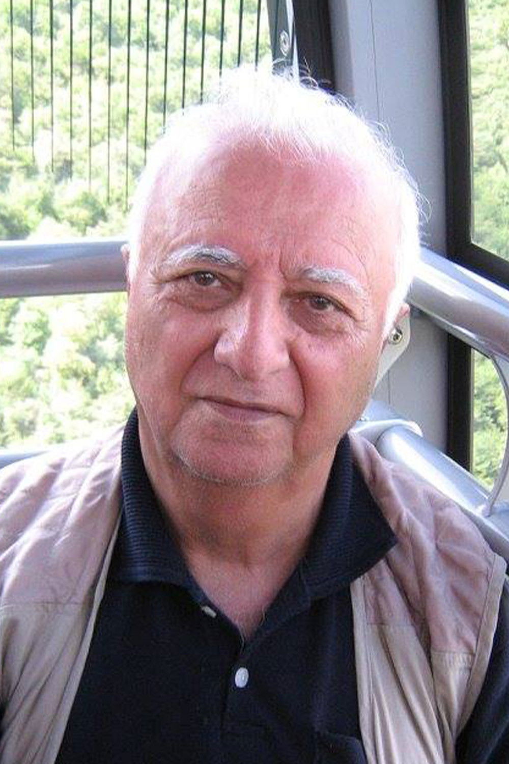 Souren Mnatsakanian backdrop