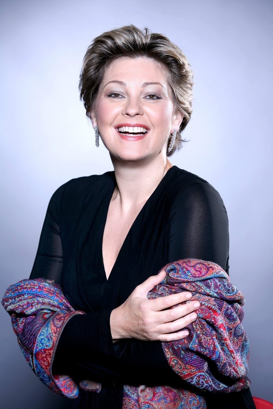 Suzana Nikolić backdrop