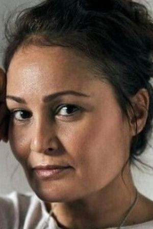 Suzan Akbelge backdrop