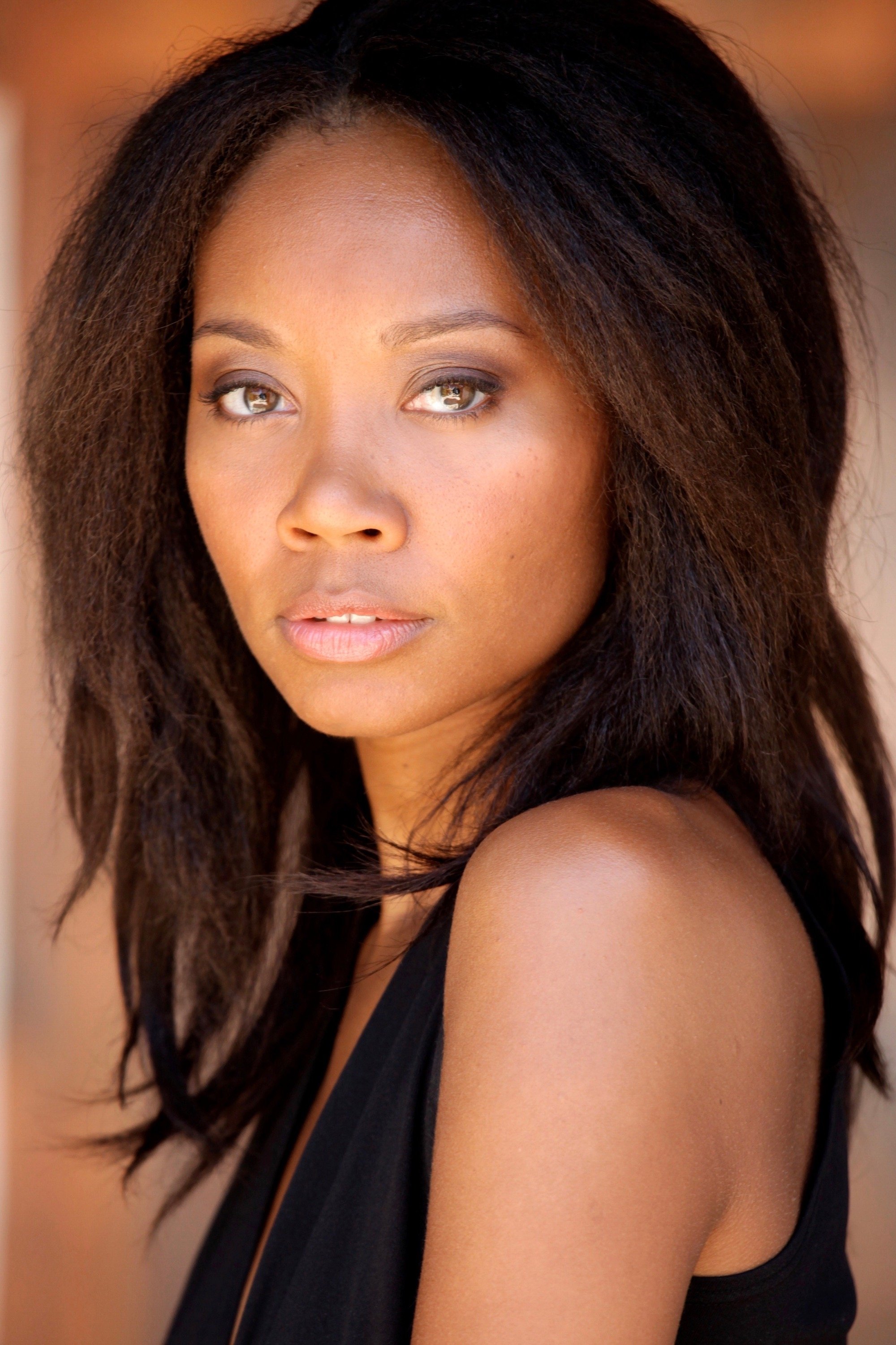 Aliza Pearl backdrop