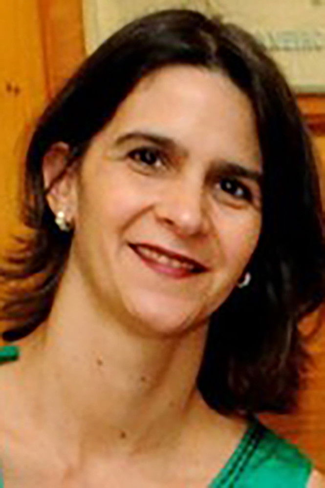 Carolina Dias backdrop