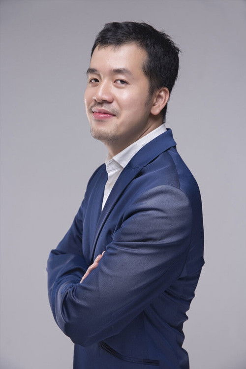 Trinh Dinh Le Minh backdrop