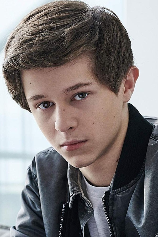 Graham Verchere backdrop