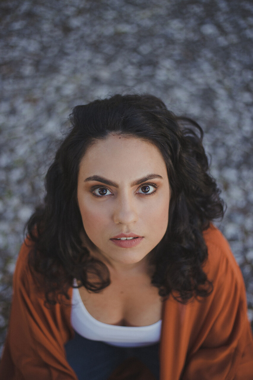 Manu Santiago backdrop