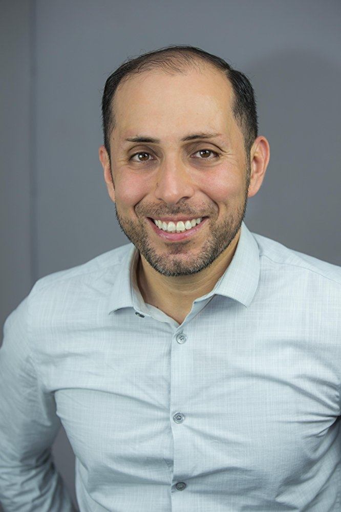 George Capacete backdrop