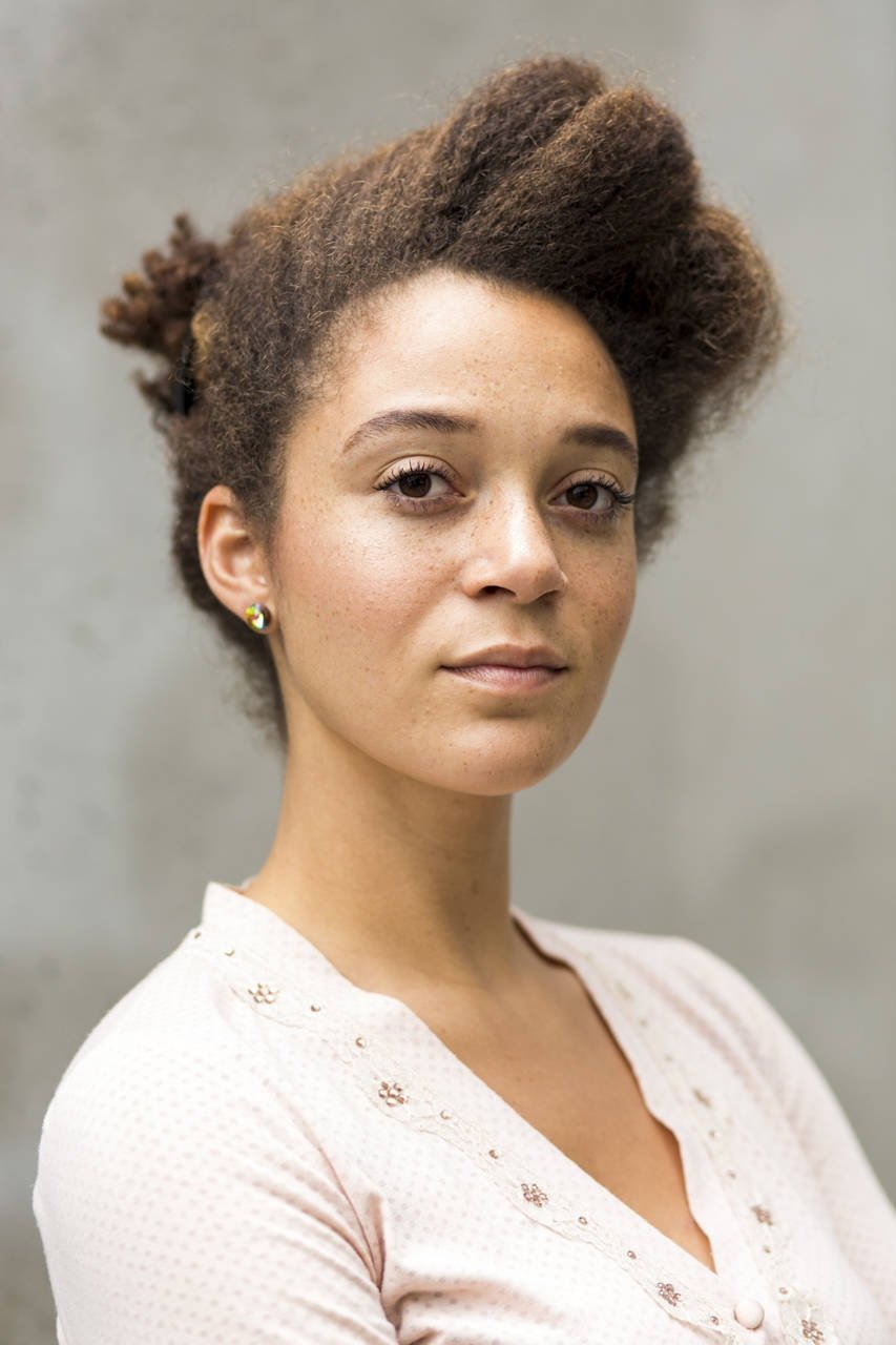 Jade Olieberg backdrop