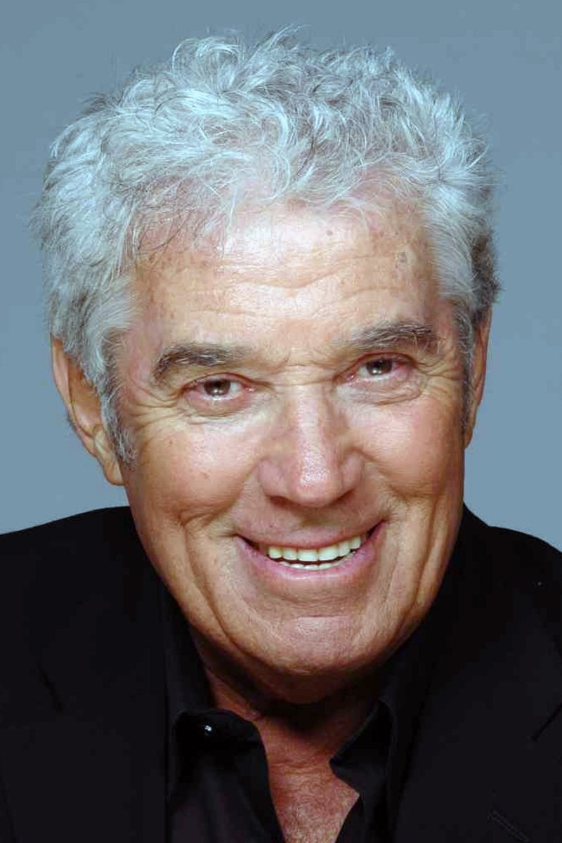 Chico Novarro backdrop