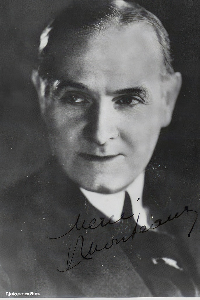 Roger Monteaux backdrop