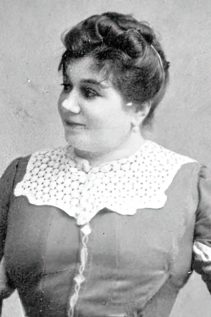 Delphine Renot backdrop