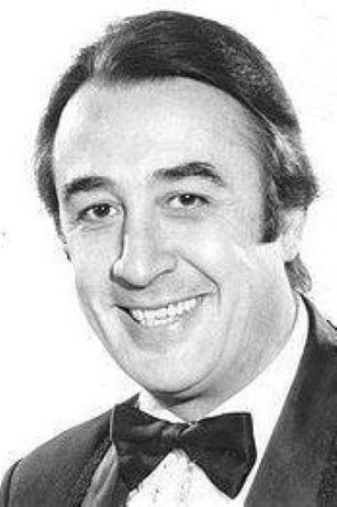 César Bertrand backdrop