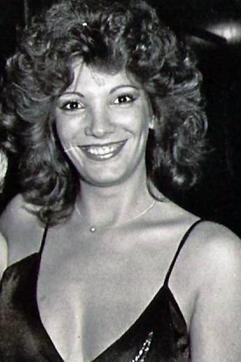 Noemí Alan backdrop