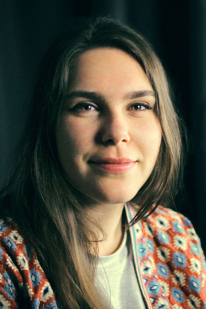 Julia Sondermann backdrop