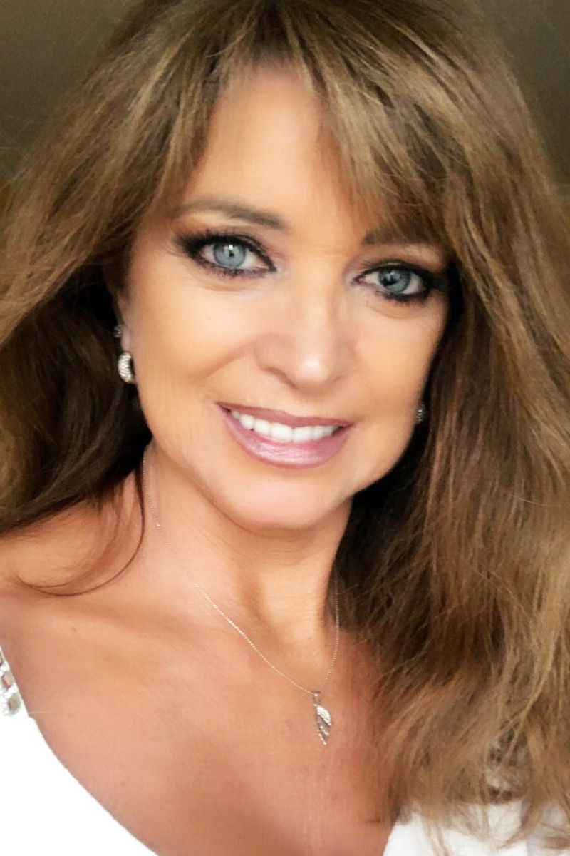 Adriana Salgueiro backdrop