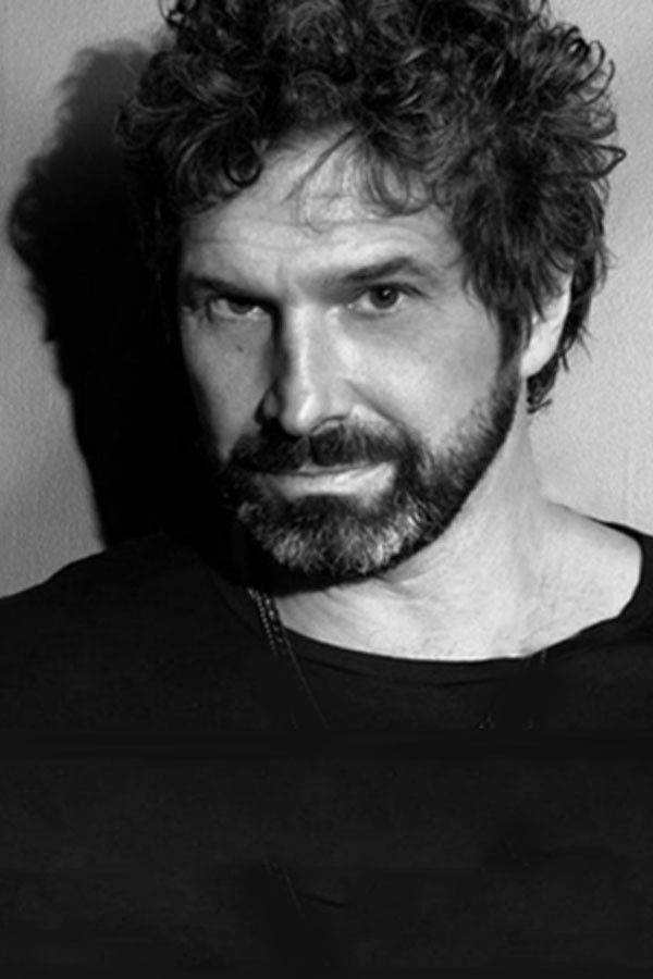 Iván Noble backdrop