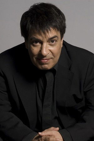 Adrián Otero backdrop