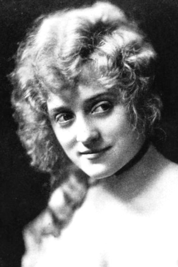 Grace Gordon backdrop