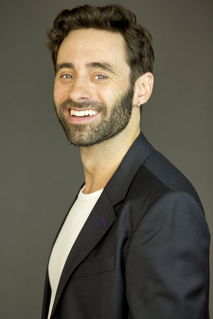 Denís Gómez backdrop