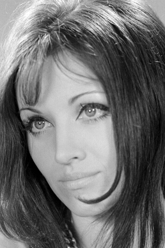 Virág Dőry backdrop