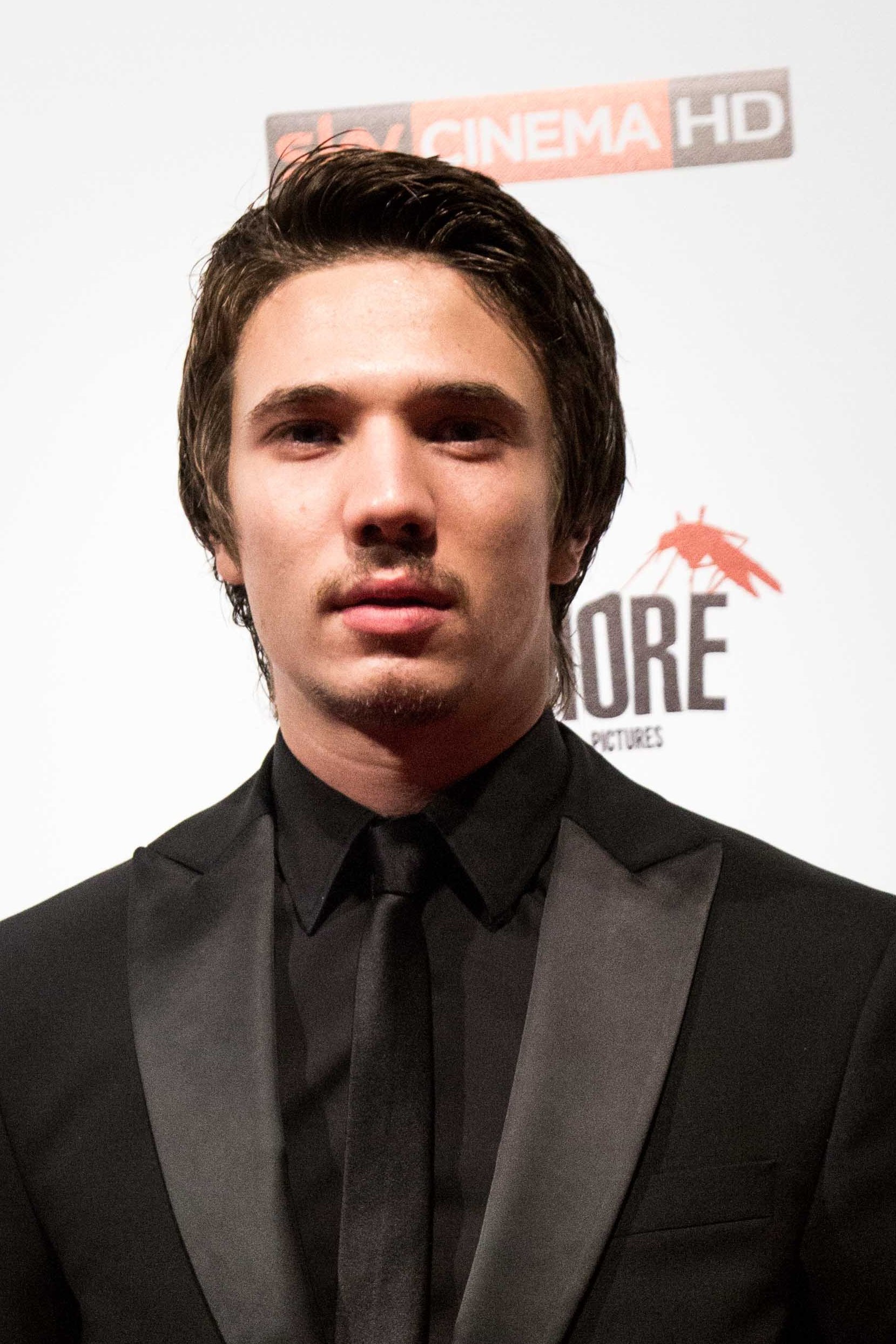 Roberto Gudese backdrop