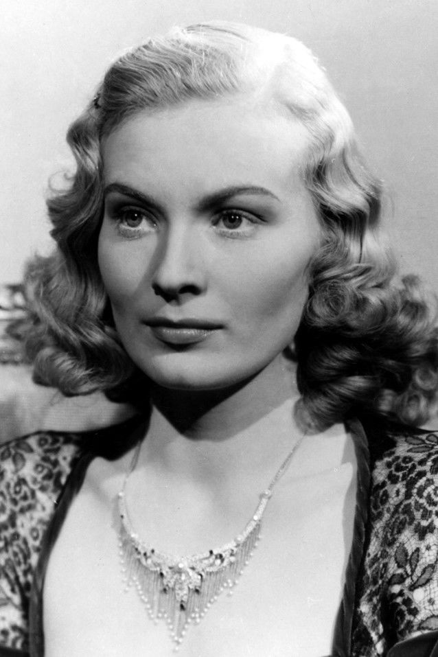 Margrit Aust backdrop