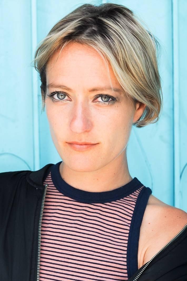 Rémy Bennett backdrop