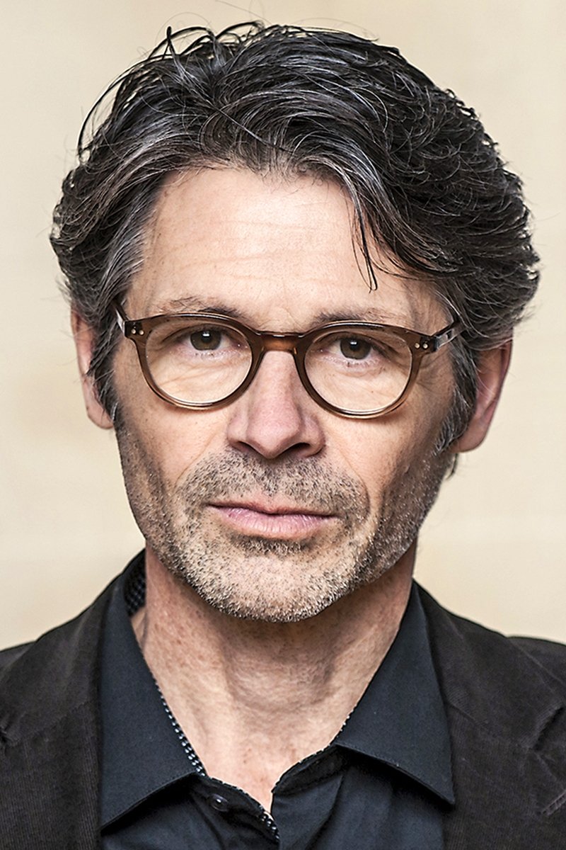 Charlie Ebbs backdrop