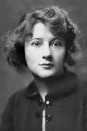 Evlin Grili backdrop