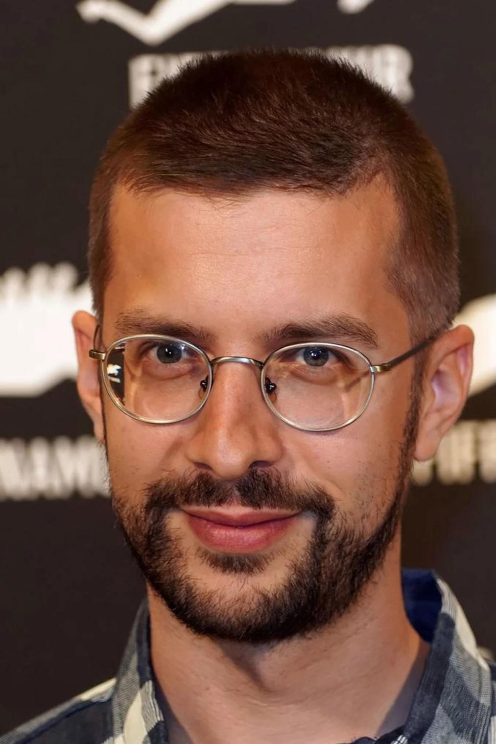 Peter Dourountzis backdrop