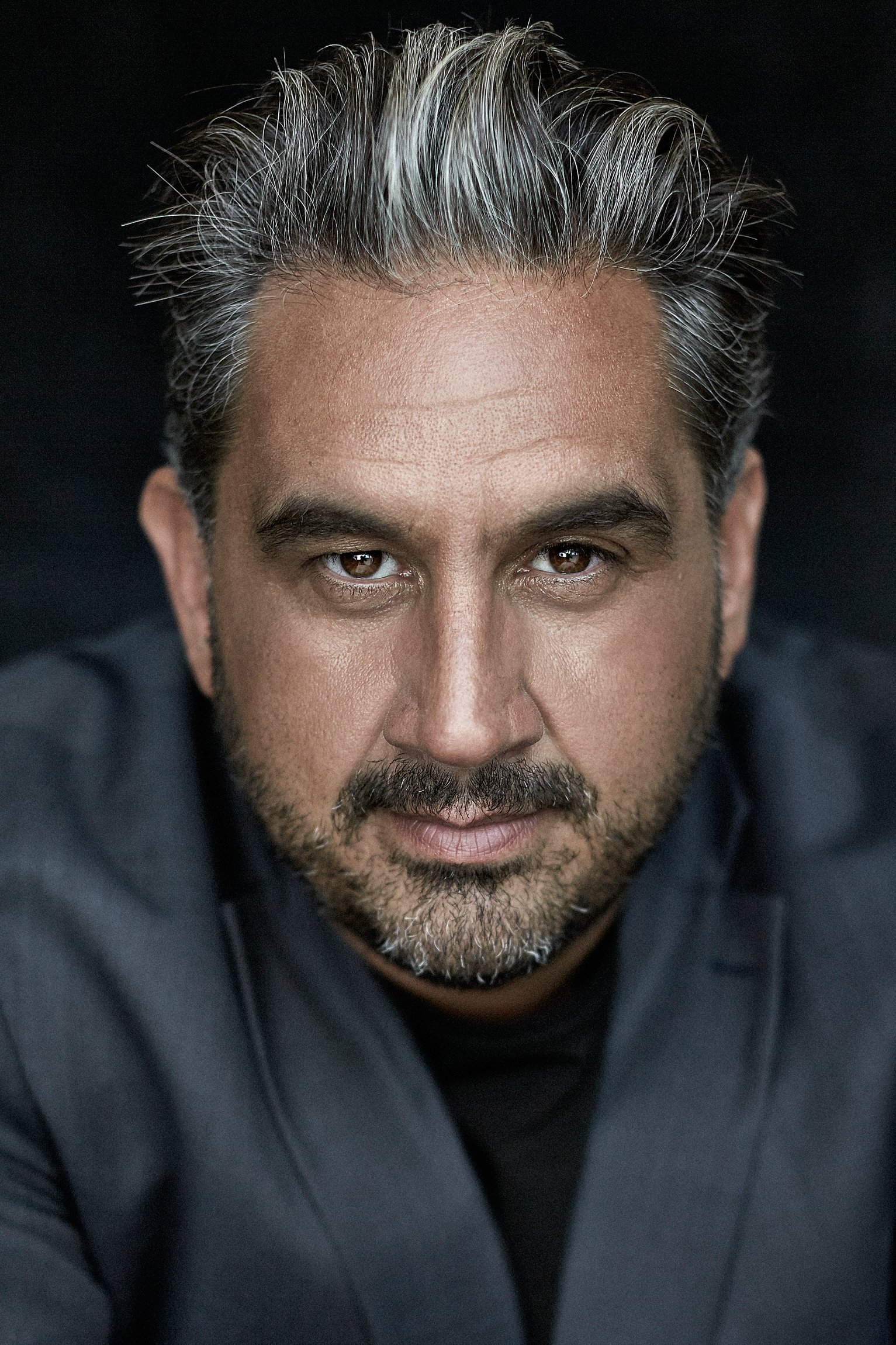 Marc Hervieux backdrop