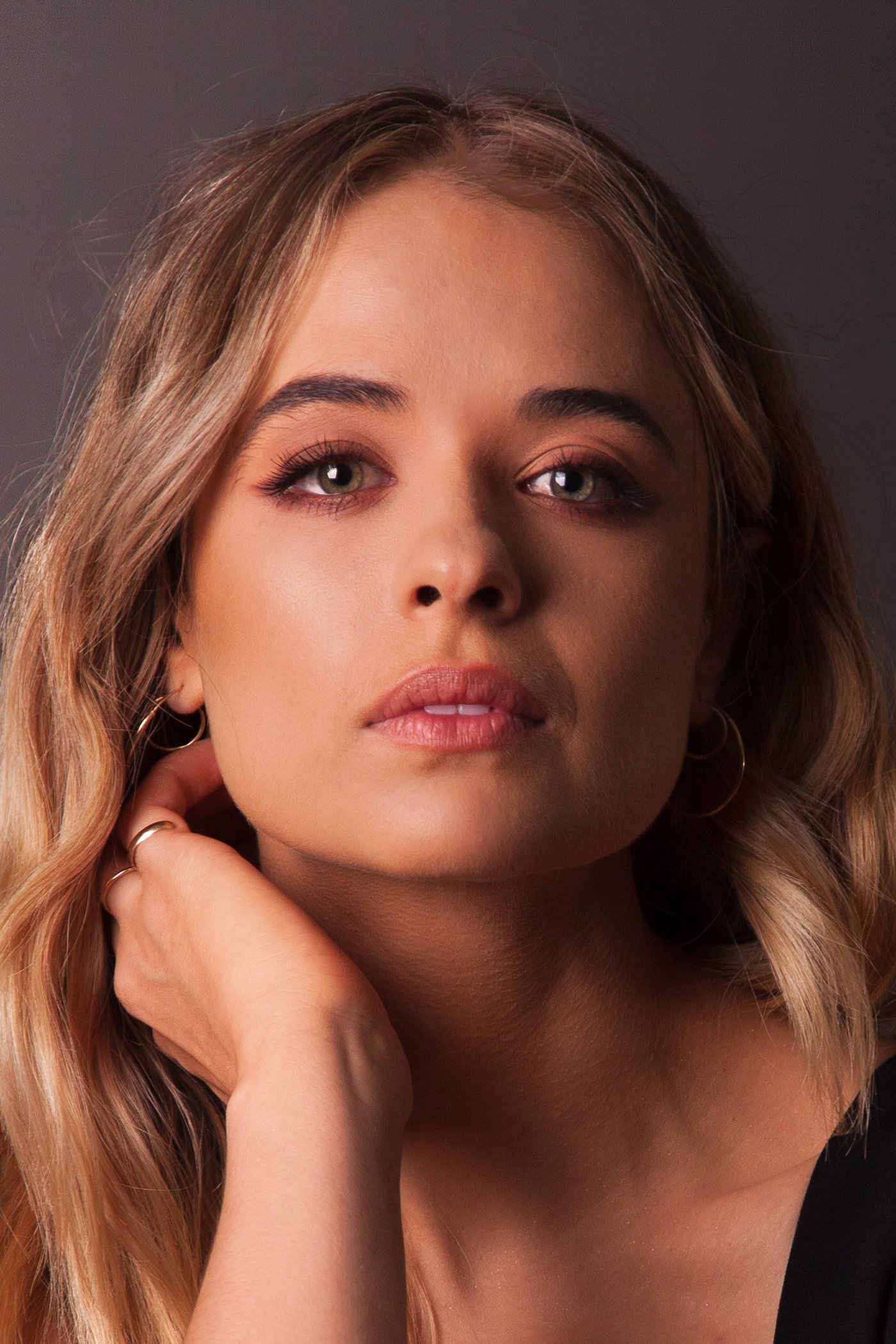 Raechelle Banno backdrop