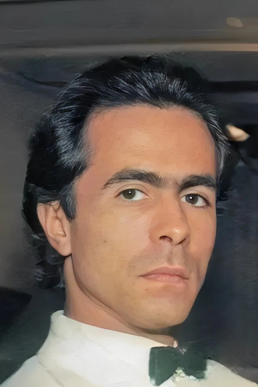 Rodrigo Santiago backdrop