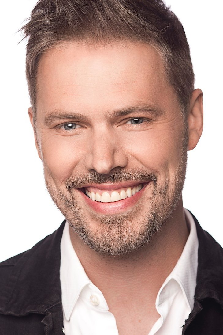 Jean-François Breau backdrop