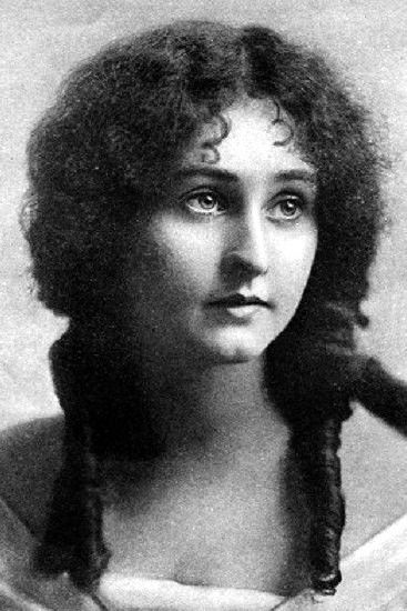 Margaret Edwards: Margaret Edëards backdrop