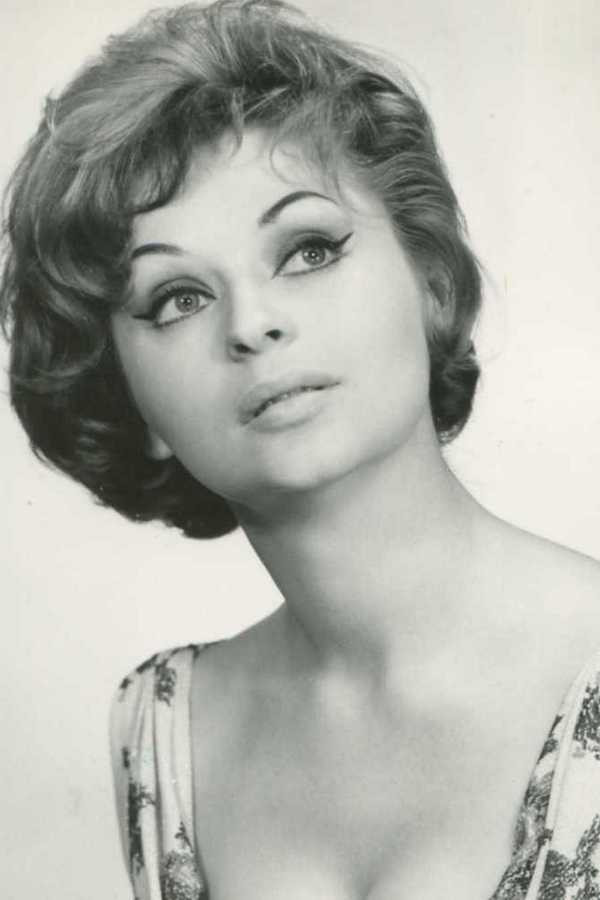 Alicja Bobrowska backdrop