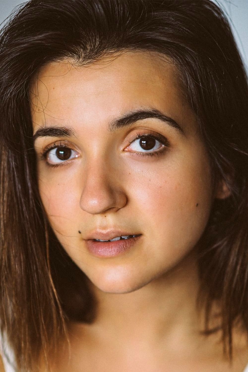 Roxana Samadi backdrop