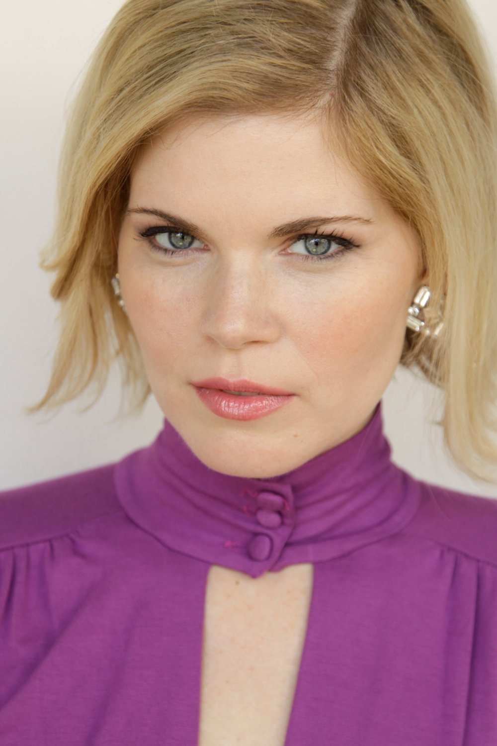 Karolin Mejsi backdrop