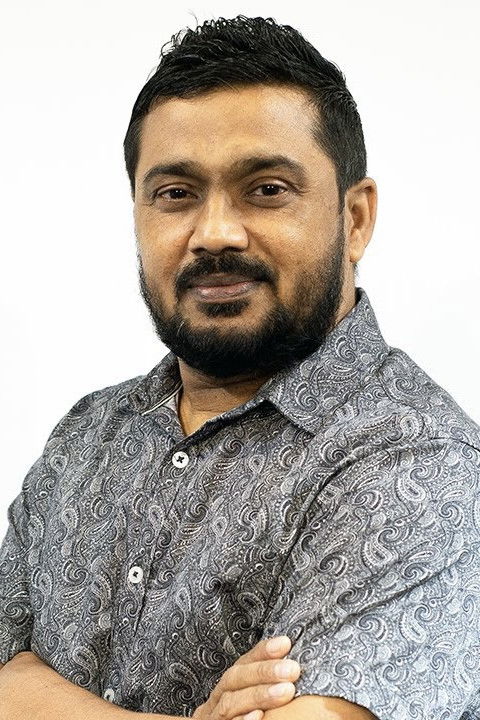 Mohamed Manik backdrop