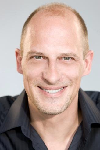 Claudius Freyer backdrop