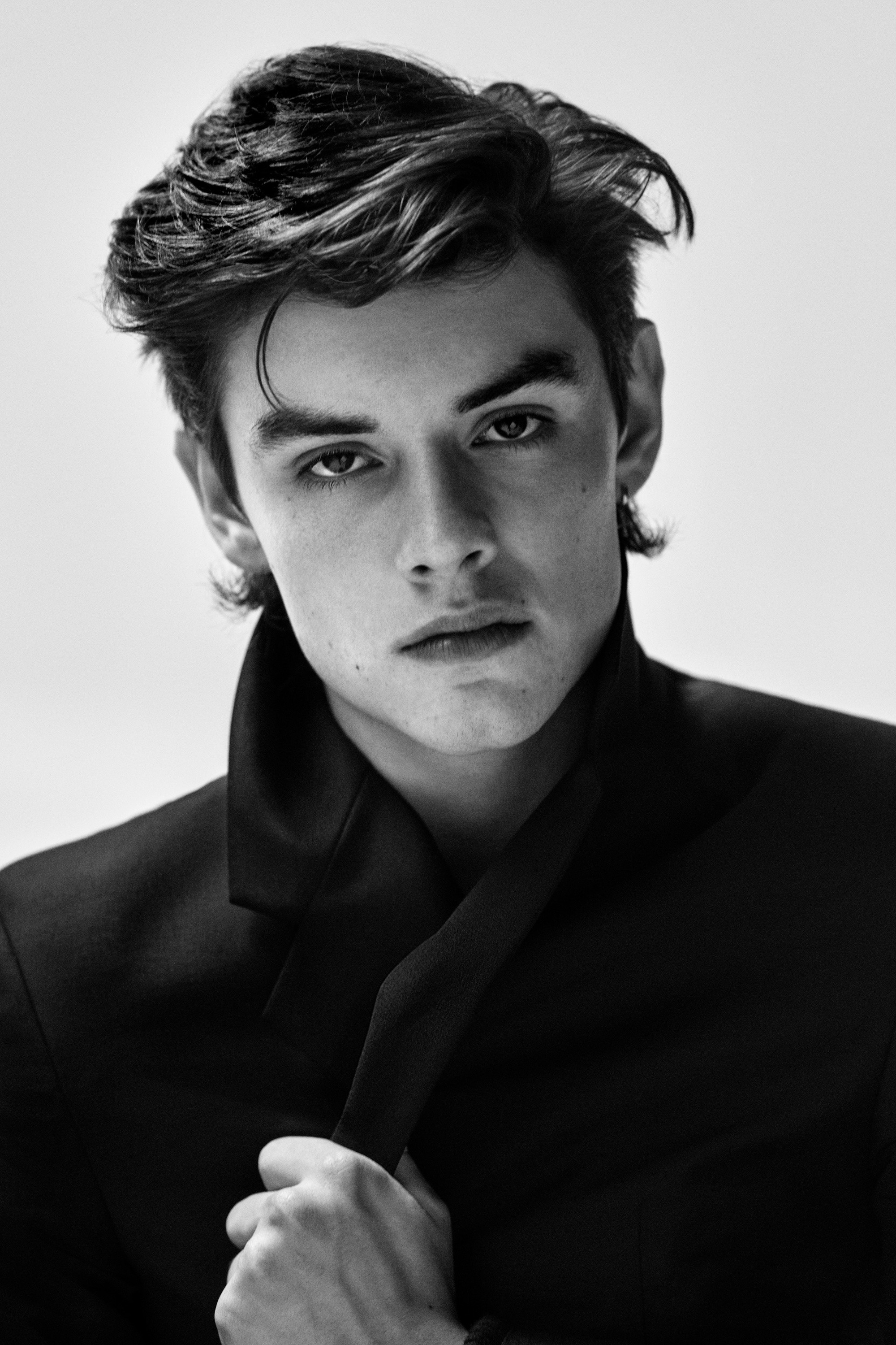 Louis Partridge backdrop